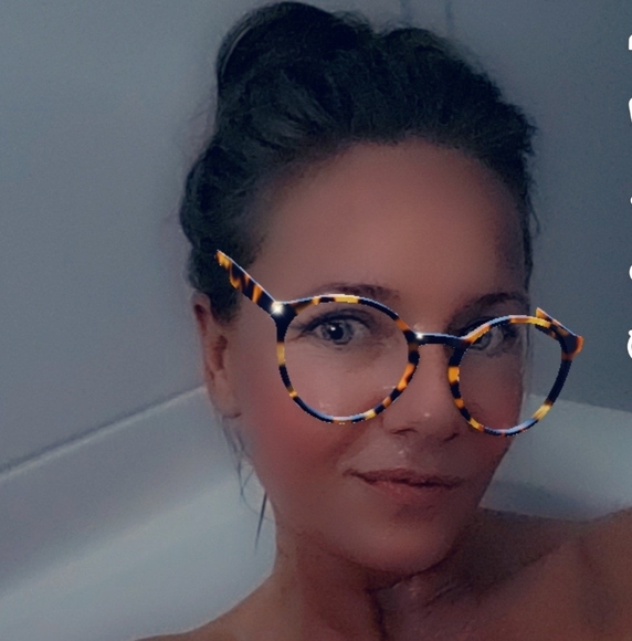 Meet your Posher, Deneen - Picture 1 of 1